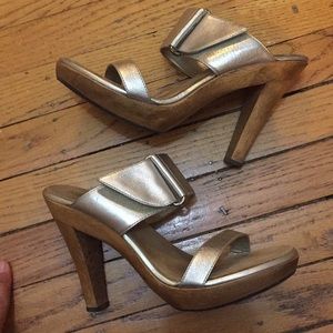 👠 Michael Kors Silver leather wooden heels